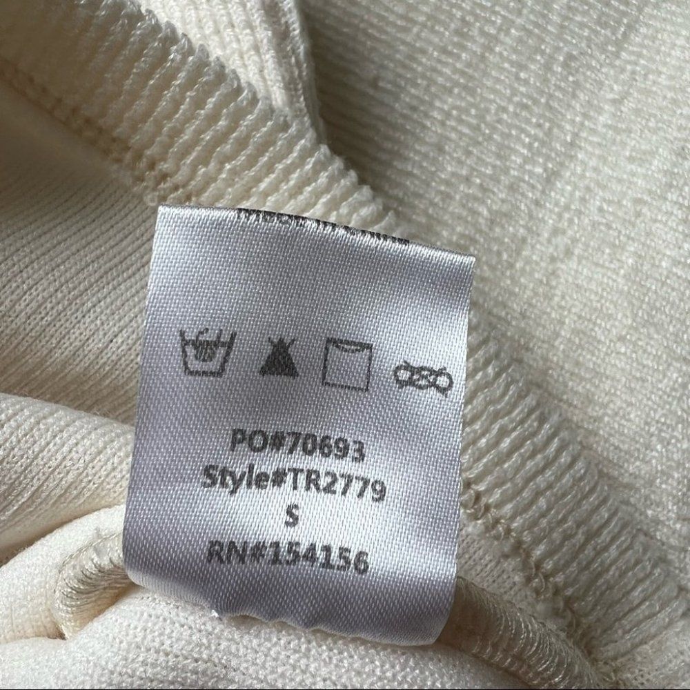 Mod Ref Cream Button Back Ribbed Top Size Small - image 6